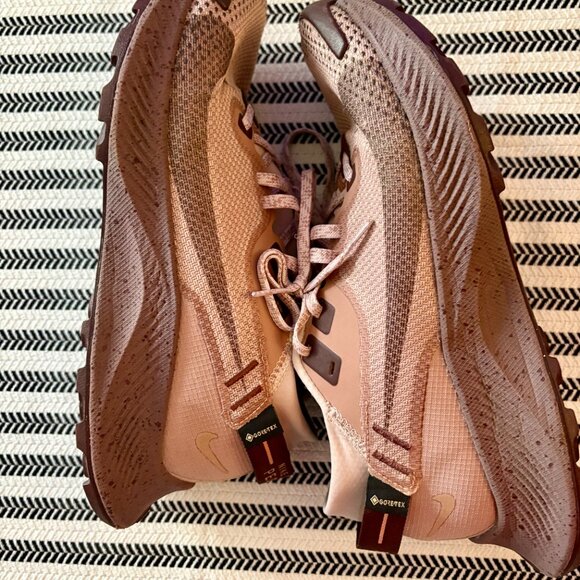 Women's Size 8 Nike Pegasus Trail 2 GORE-TEX - Picture 5 of 5